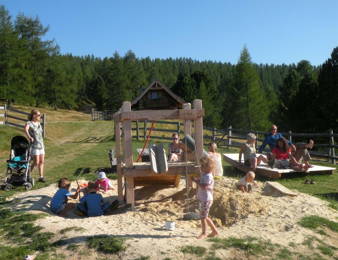 Hiasl Zirbenhuette Hotel Hochrindl Exterior foto