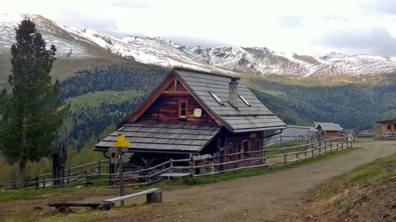 Hiasl Zirbenhuette Hotel Hochrindl Exterior foto